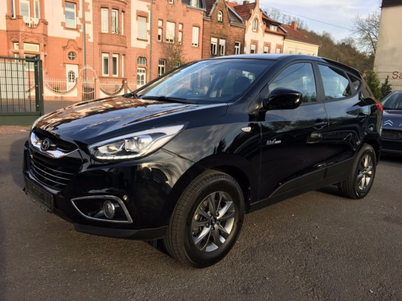 Left hand drive HYUNDAI IX 35 Finale Blue 2WD